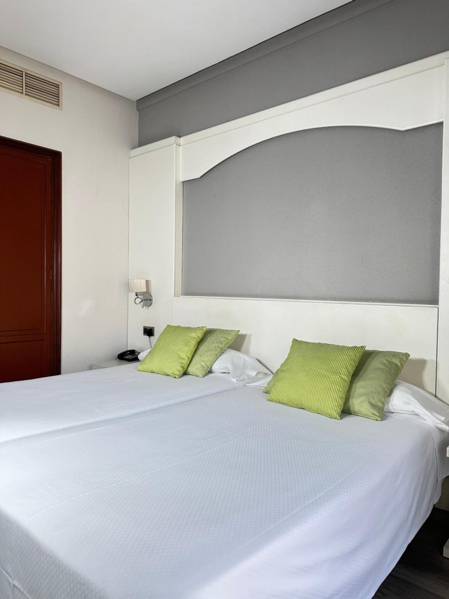 Mir Octavio Hotell Algeciras Exteriör bild