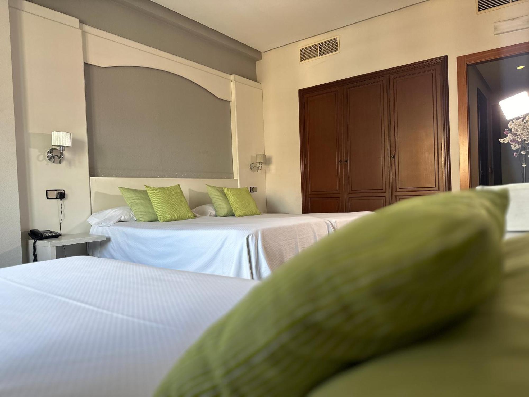 Mir Octavio Hotell Algeciras Exteriör bild